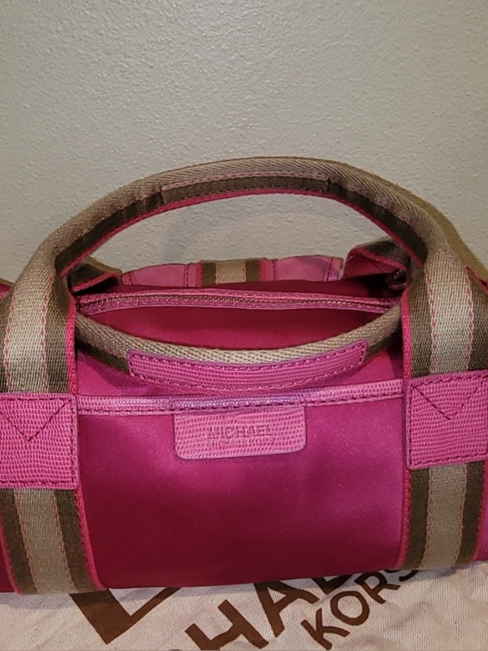 MICHAEL KORS LUXE SPORT SATCHEL/HANDBAG in beautiful BARBIE PINK Fuschia NWT - Picture 2 of 10